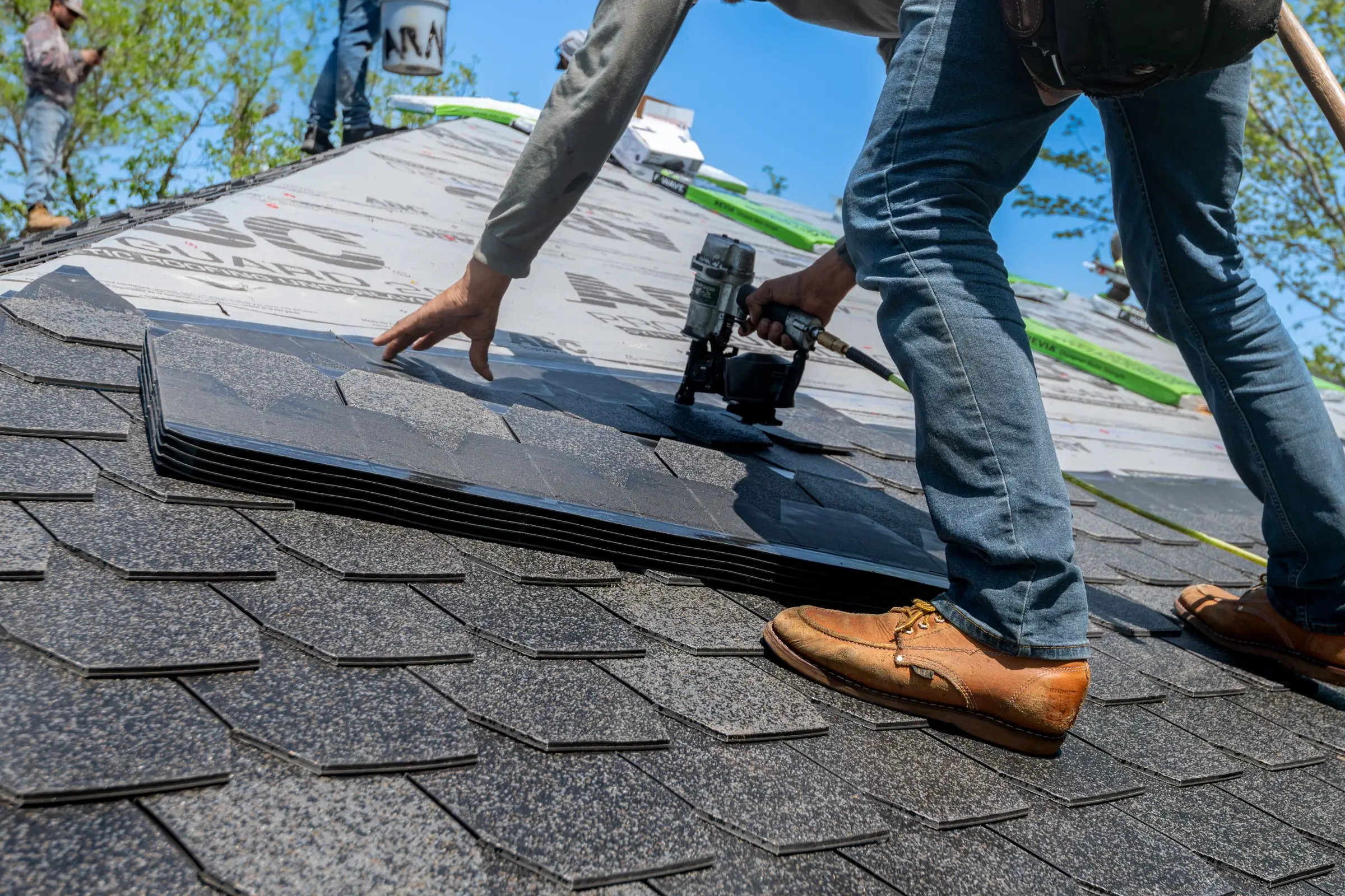 Asphalt Shingle Roofing Toronto: Understand the Roof from Deck to Downspout Detailed asphalt shingle course installation and roof workmanship