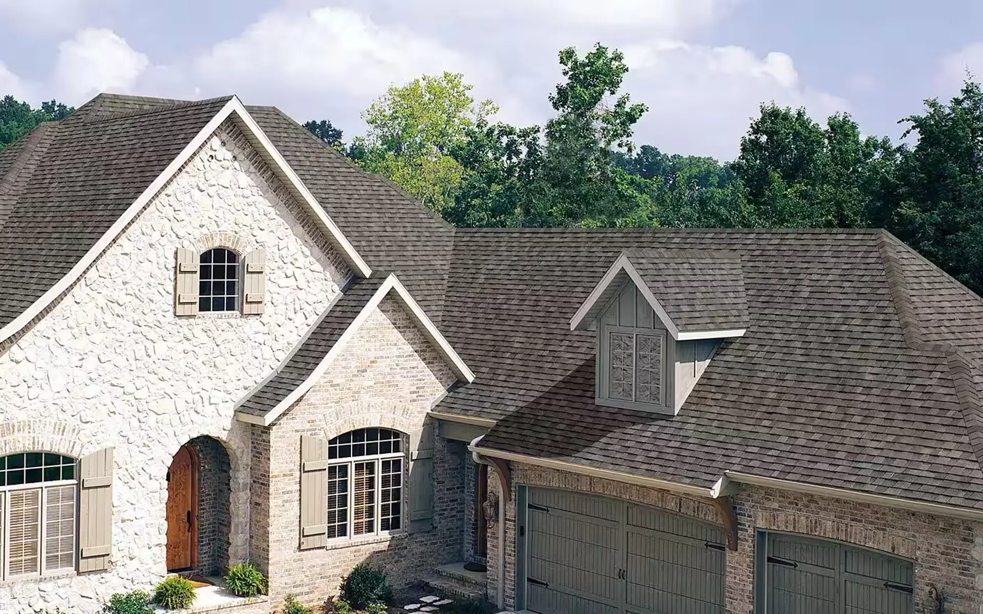 Completed asphalt shingle roof on a Toronto-area home