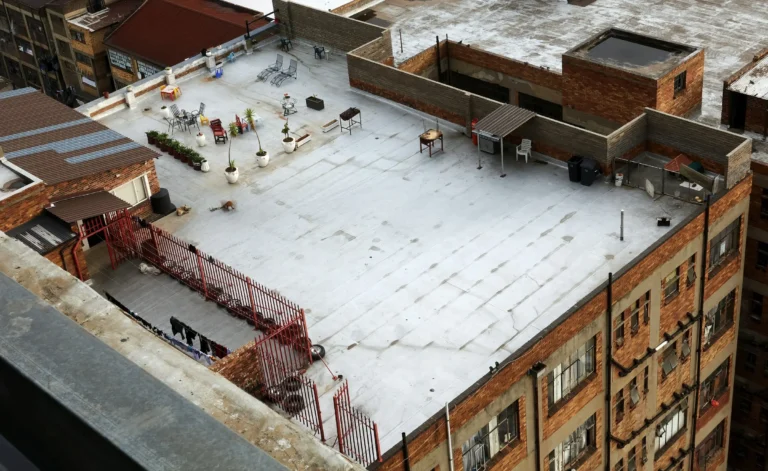 首页-Toronto Roofing Contractor | King Roofing & Construction Aerial overview of a commercial flat roof system