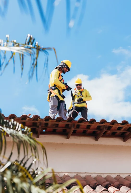 首页-Toronto Roofing Contractor | King Roofing & Construction Roofing professionals inspecting a sloped roof with safety equipment