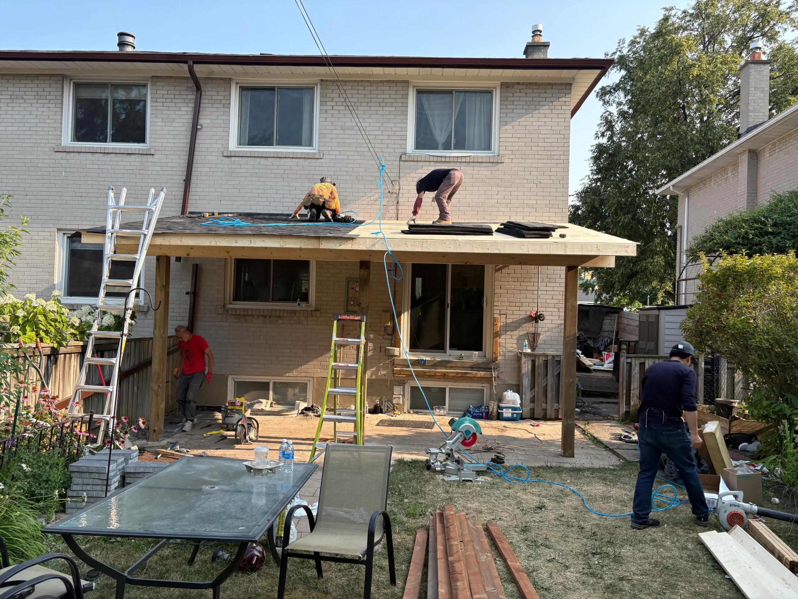 Shingle Roof Replacement Toronto: What Must Be Decided Beneath the Finish Asphalt shingle replacement installation across residential roof slopes